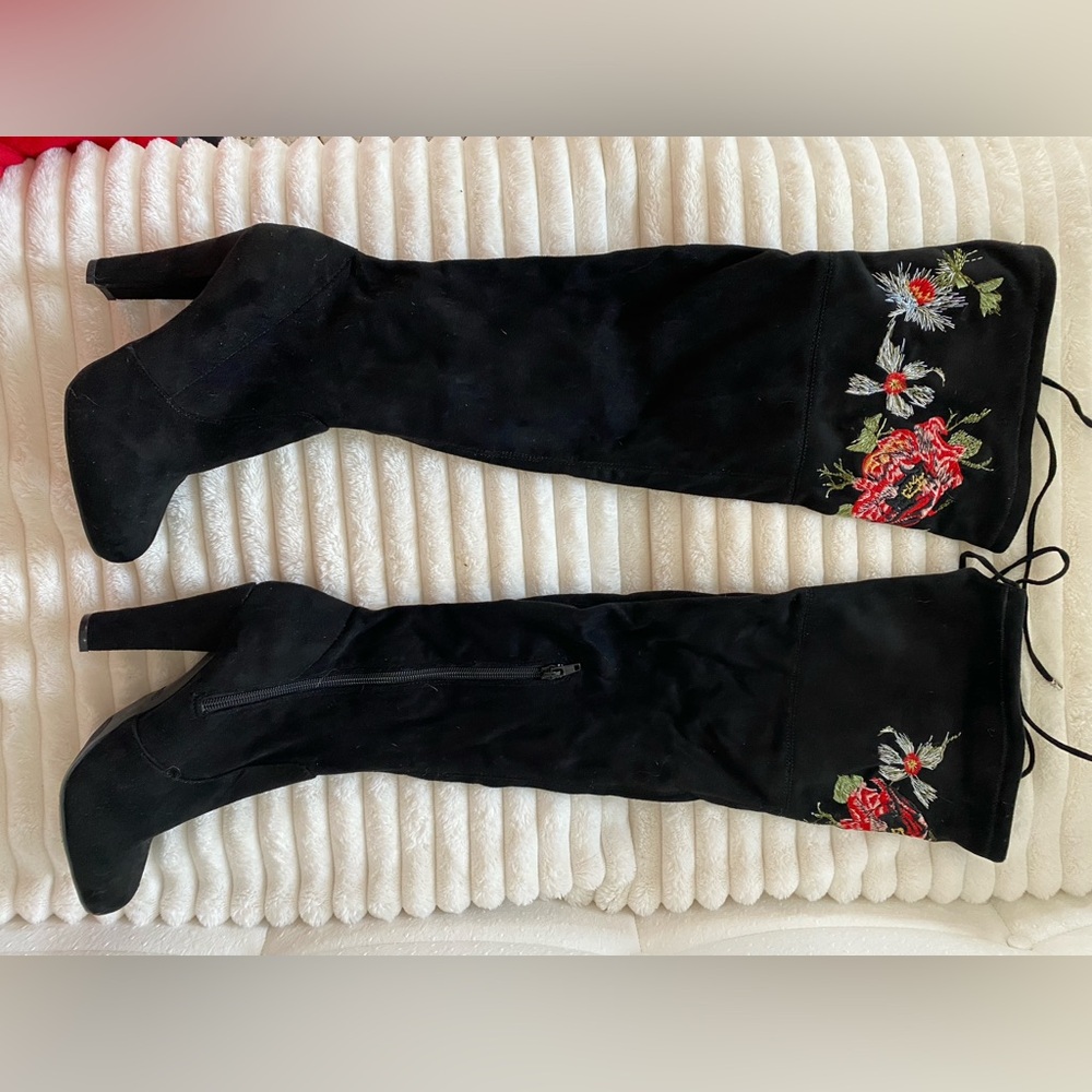Over the knee pretty embroidered floral boots
